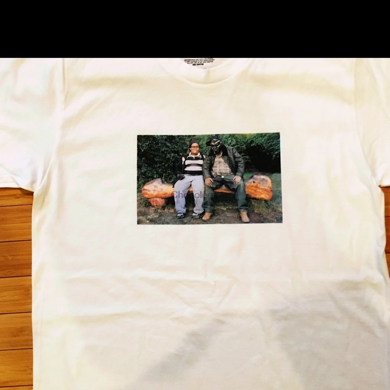 MF Doom с его сыном на рубашке |