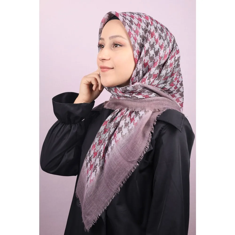 

Льняной шарф в стиле ретро