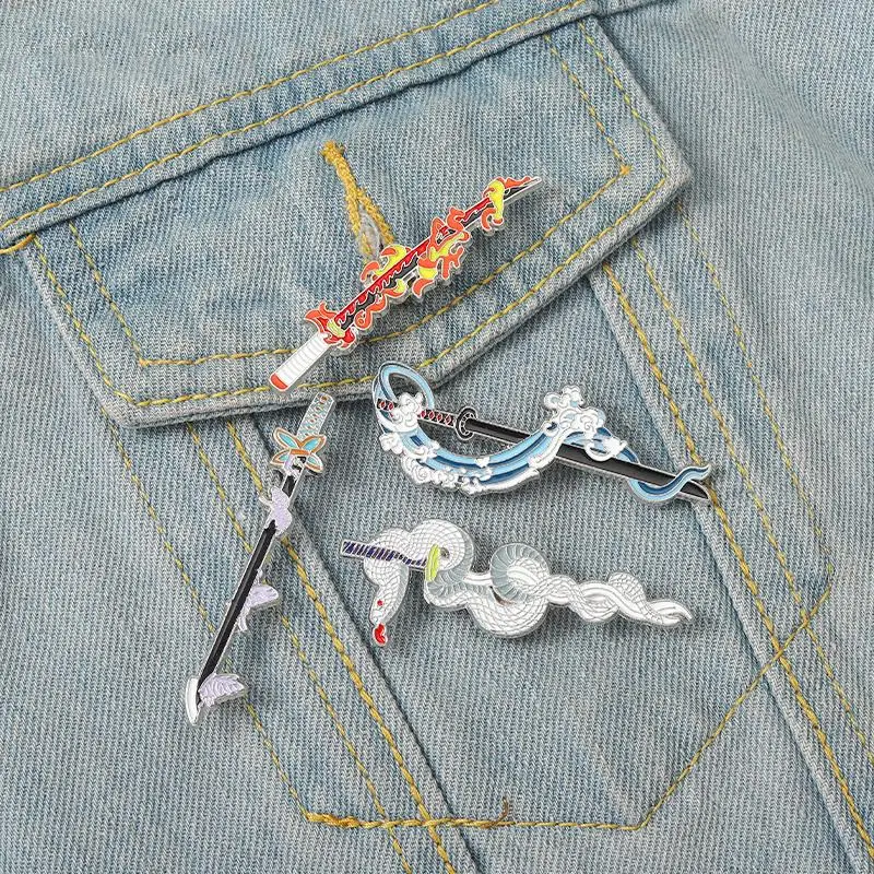 

Эмалированные булавки с оружием, рассекающее демонов, на заказ, броши с ножом из аниме, значки на лацкан, Мультяшные украшения, подарок для фанатов, друзей