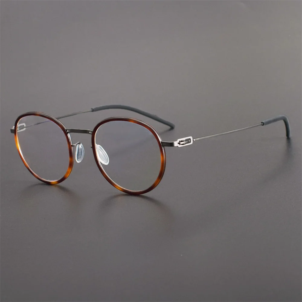 Может быть оснащен противоударной яркостью в стиле ретро