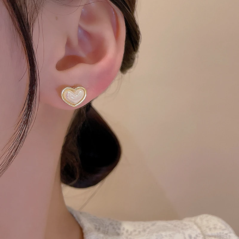 

U-Magical Exquisite Gold Love Heart Stud Earings for Women Temperament Simulation Pearl Metal Earings Jewellery Accessories