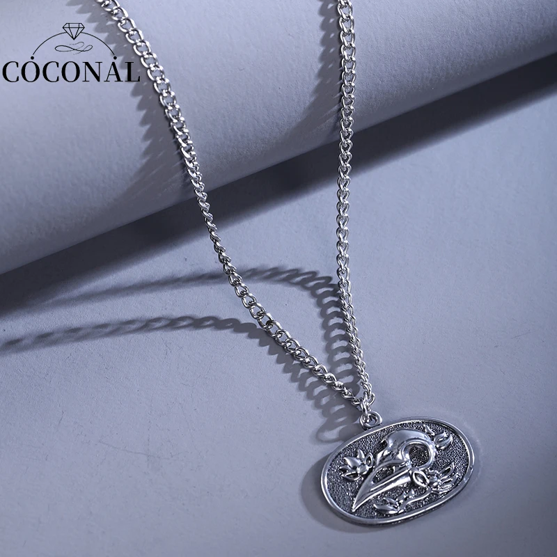 Женская и мужская цепочка с подвеской-вороной серебряного цвета |