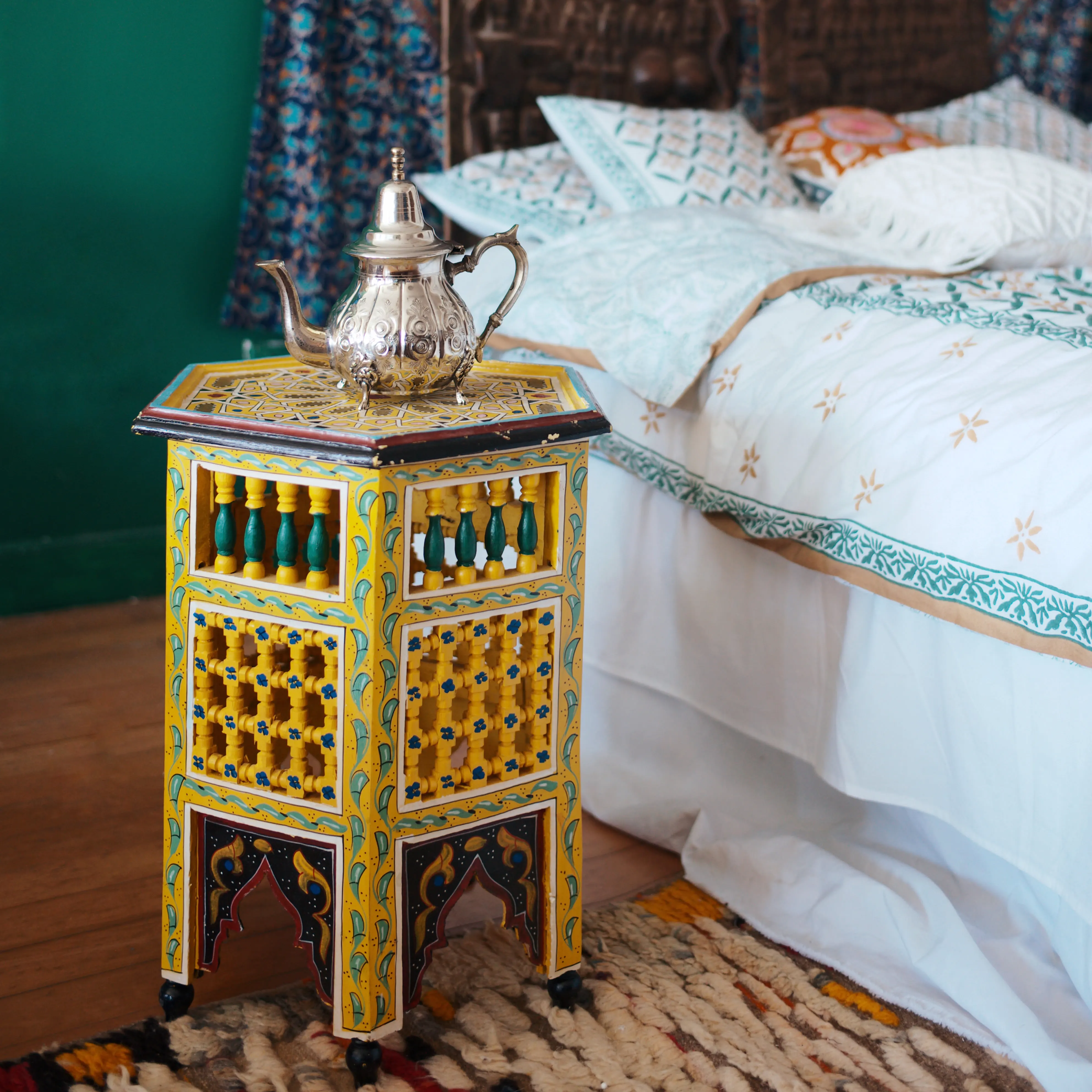 

Retro Hand-painted Solid Wood Coffee Table Living Room Furniture Bohemia Style Wooden Side Table Creative Bedroom Bedside Tables