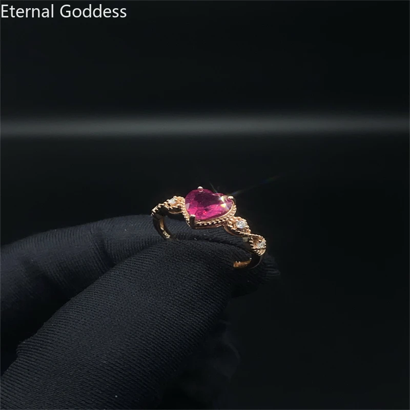 Кольцо с натуральным крупным зерном и рубином голубь кроваво-красный