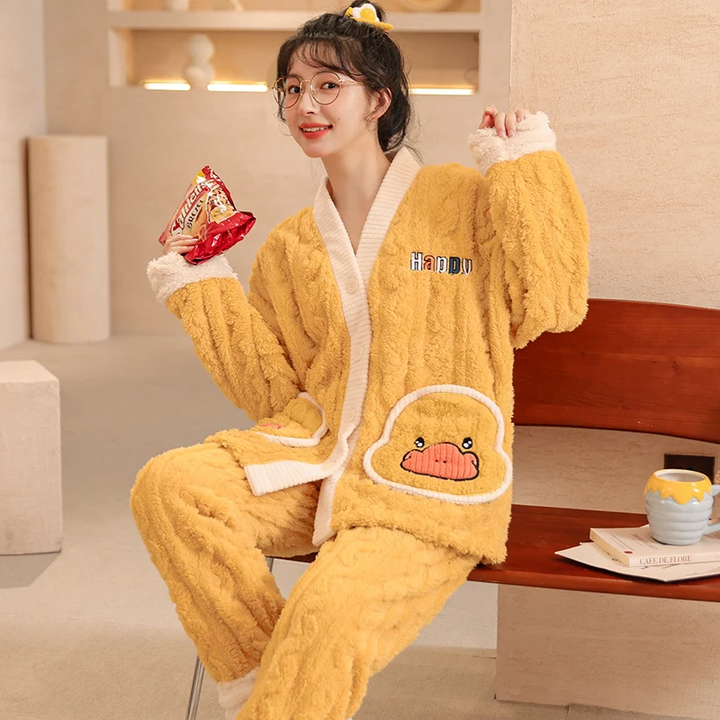 

High grade flannels with thick flannels to keep warm 200kg pyjamas can be worn outside ladies' suits in autumn and winter