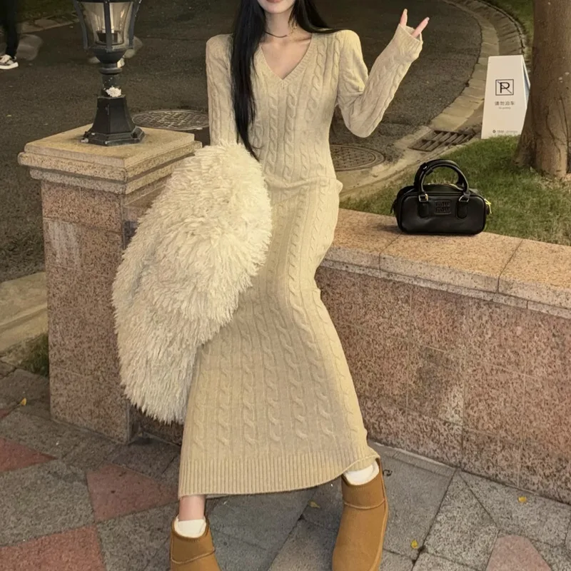 Женские платья 2024 Трендовое французское вязаное платье с V-образным вырезом