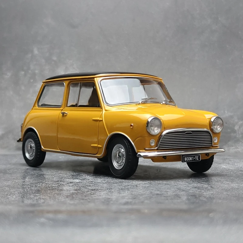 Фото MITICA 1:18 — коллекционная модель автомобиля MINI COOPER из сплава металла для коллекционирования и демонстрации. №3