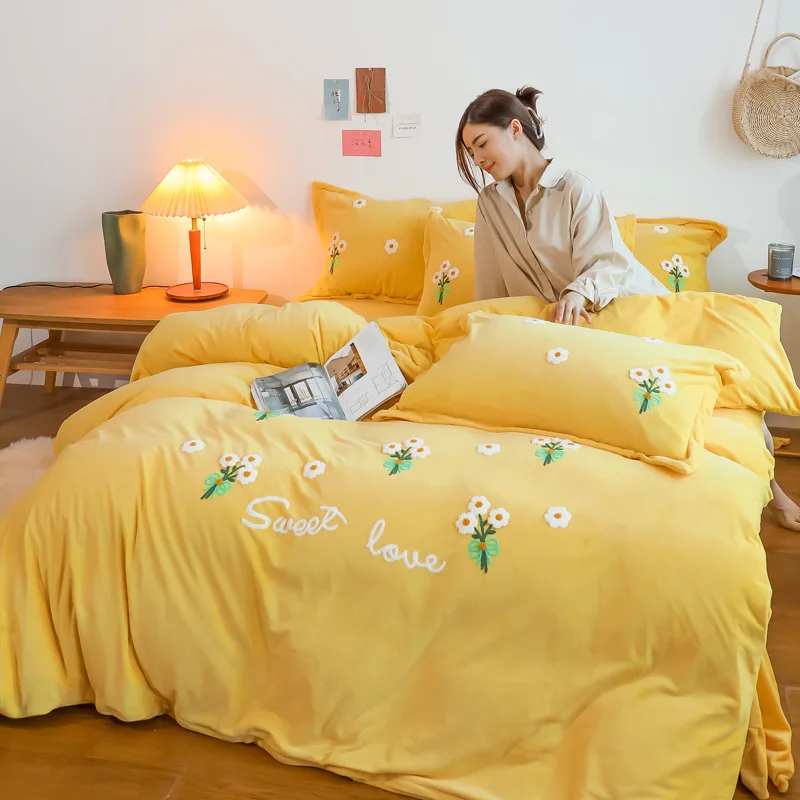 

Утолщенное тепловое двустороннее покрывало из четырех предметов с антистатическим покрытием из молочного волокна зимний Бархатный компле...