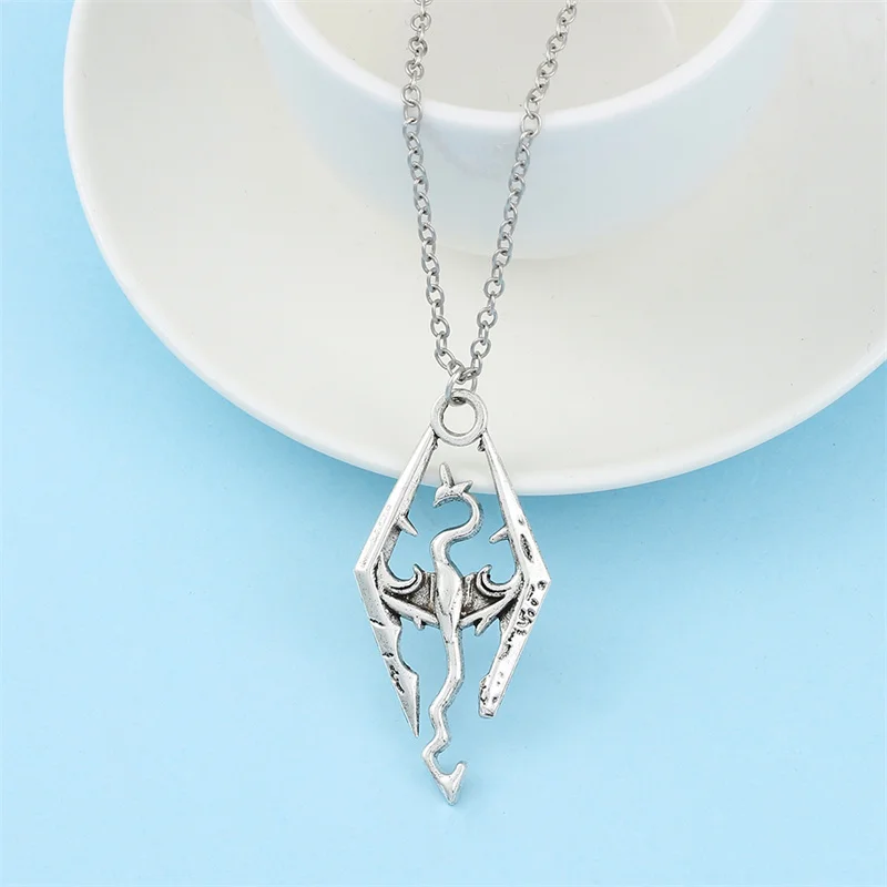 Женское Ожерелье с изображением черепа и Сатурна |