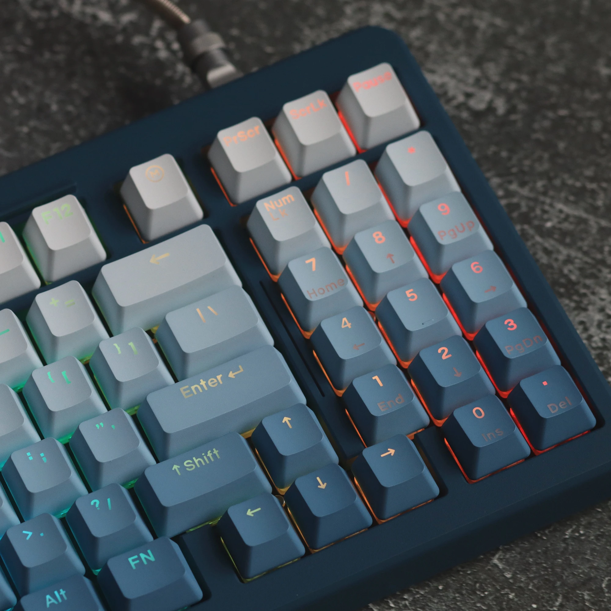 Fog Blue Gradient Keycaps OEM Profile Backlit Transparent Keycap PBT Side/Top Print Keycaps For GK61 68 87 104 Keys keyboards