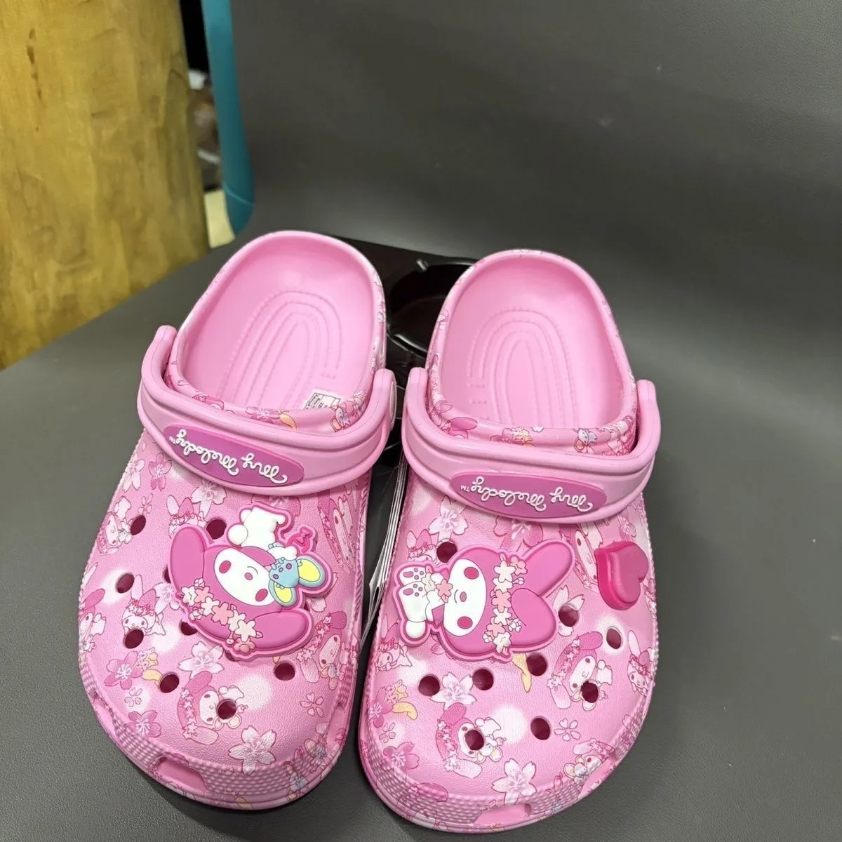Фото Милые мультяшные сабо Hello KT My Melody с противоскользящей подошвой для улицы, пляжные сандалии, тапочки, летняя повседневная обувь для студентов, подарок №3