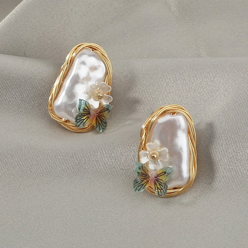 

2022 New Fashion Exquisite Women's Stud Earrings Imitation Pearl Butterfly Creative Wedding Earrings for Women Free Shipping