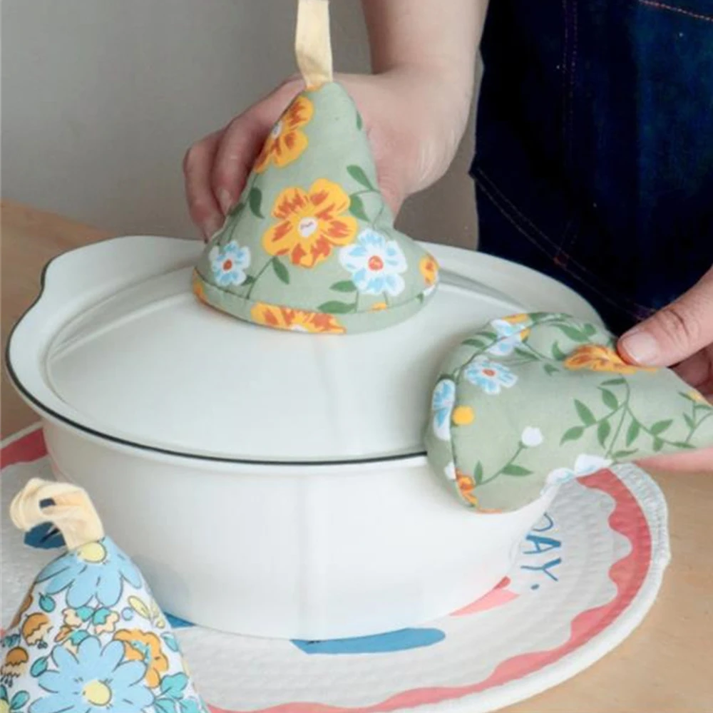 

Cute Triangle Pot Hat Cloth Cotton Anti-Scalding Heat Insulation Pot Hat Cover Kitchen Casserole Iron Pot Pot Handle Gloves
