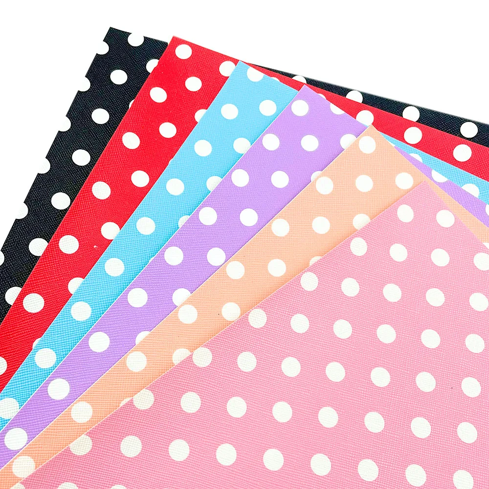 Брошь из искусственной кожи и ПВХ в горошек с бантом