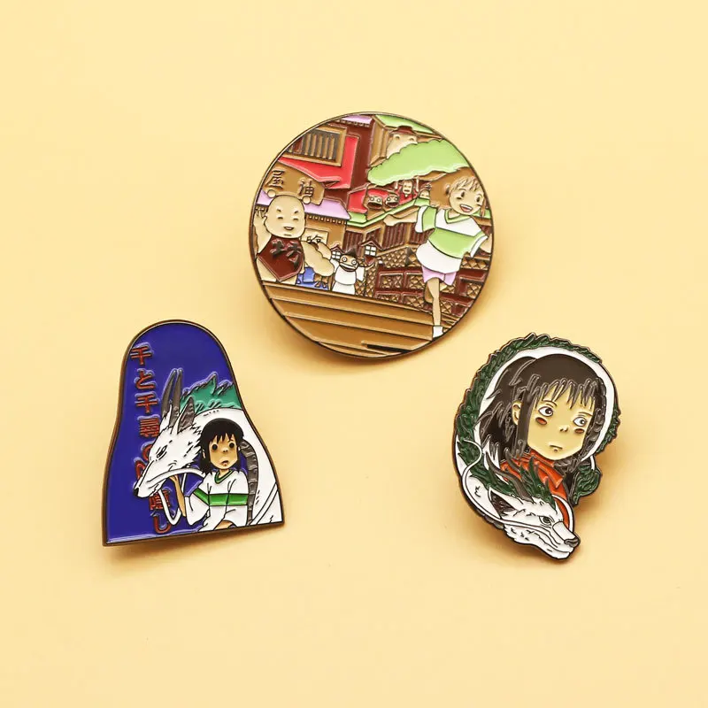 

SALeeee Little white dragon brooch cute Japanese badge decoration pin collar pin anime accessories