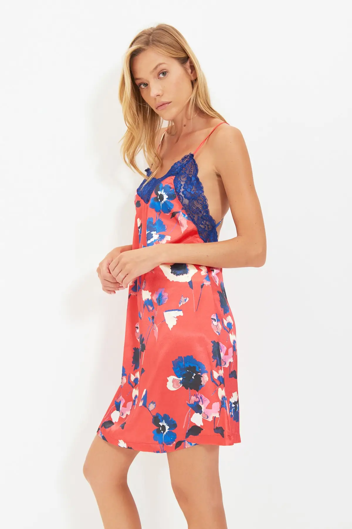 

Trendyol Flower Pattern Lace Detail Satin Nightgown THMAW22GC0082