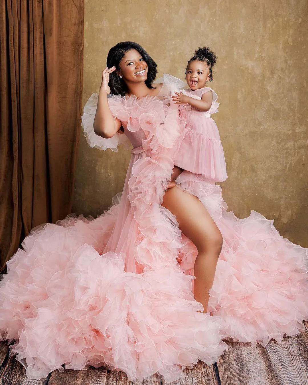 

Luxury Ruffles Boat Neck Photography Maternity Dresses Women Long Pregnancy Bathgown Maternity Robe for Photo Shoot Babyshower