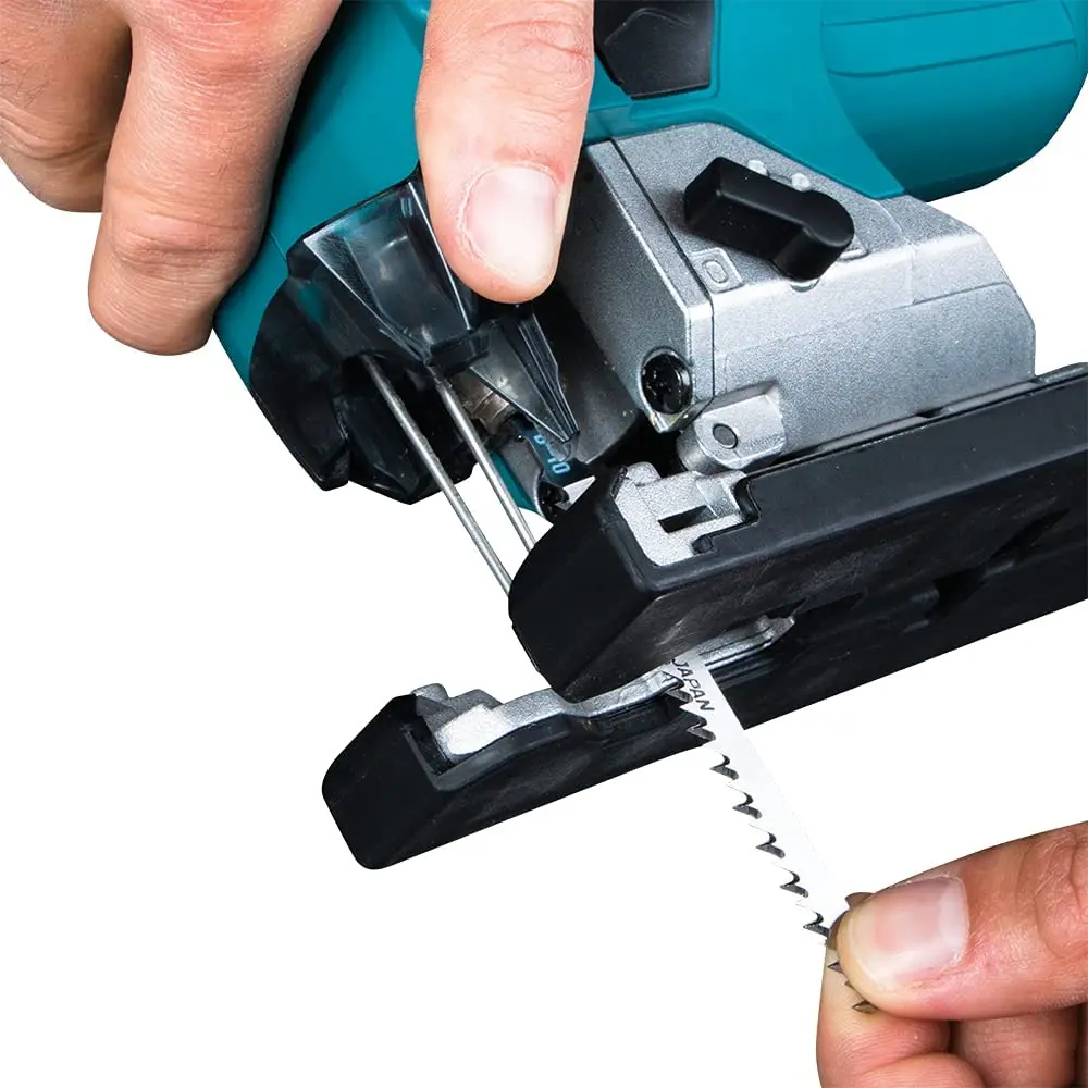 Бесщеточная пила макита. Makita djv181. Аккумуляторный лобзик LXT ®djv181z. Makita 415524-7. Крышка Makita 417852-6 для опорной плиты.