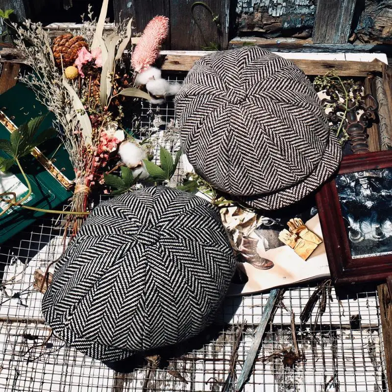 

2022 Hot Sale Striped Black Hat High Quality Beret Men's Ivy Newsboy Hat Ladies Beret Pointed Eye Mask Wholesale