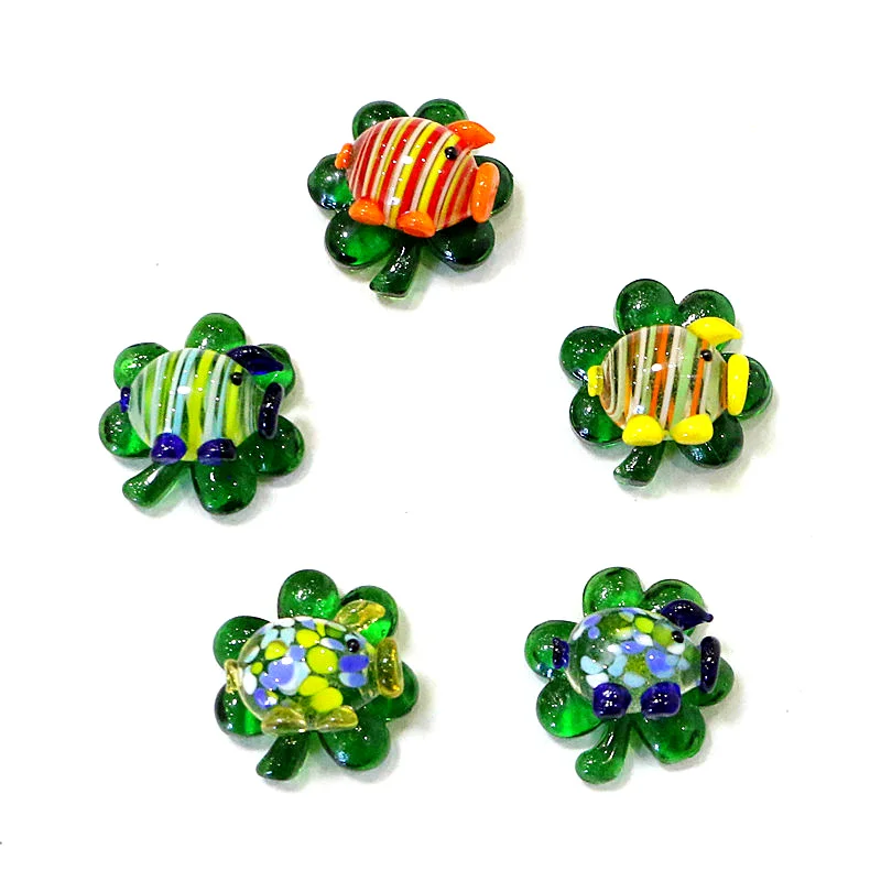

5Pcs Custom Wholesale Cute Mini Green Glass Four-Leaf Clover Ornament With Tiny Pig Figurine Fairy Garden Xmas Decor Accessories