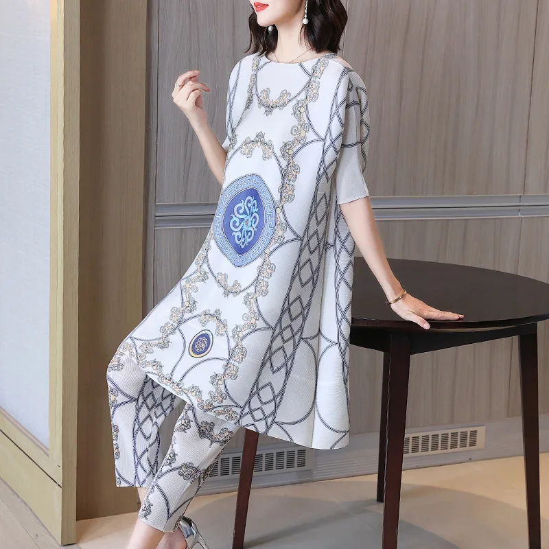 

Miyake pleated suit women 2022 summer new light familiar style loose large size slimming and age-reducing casual two-piece suit