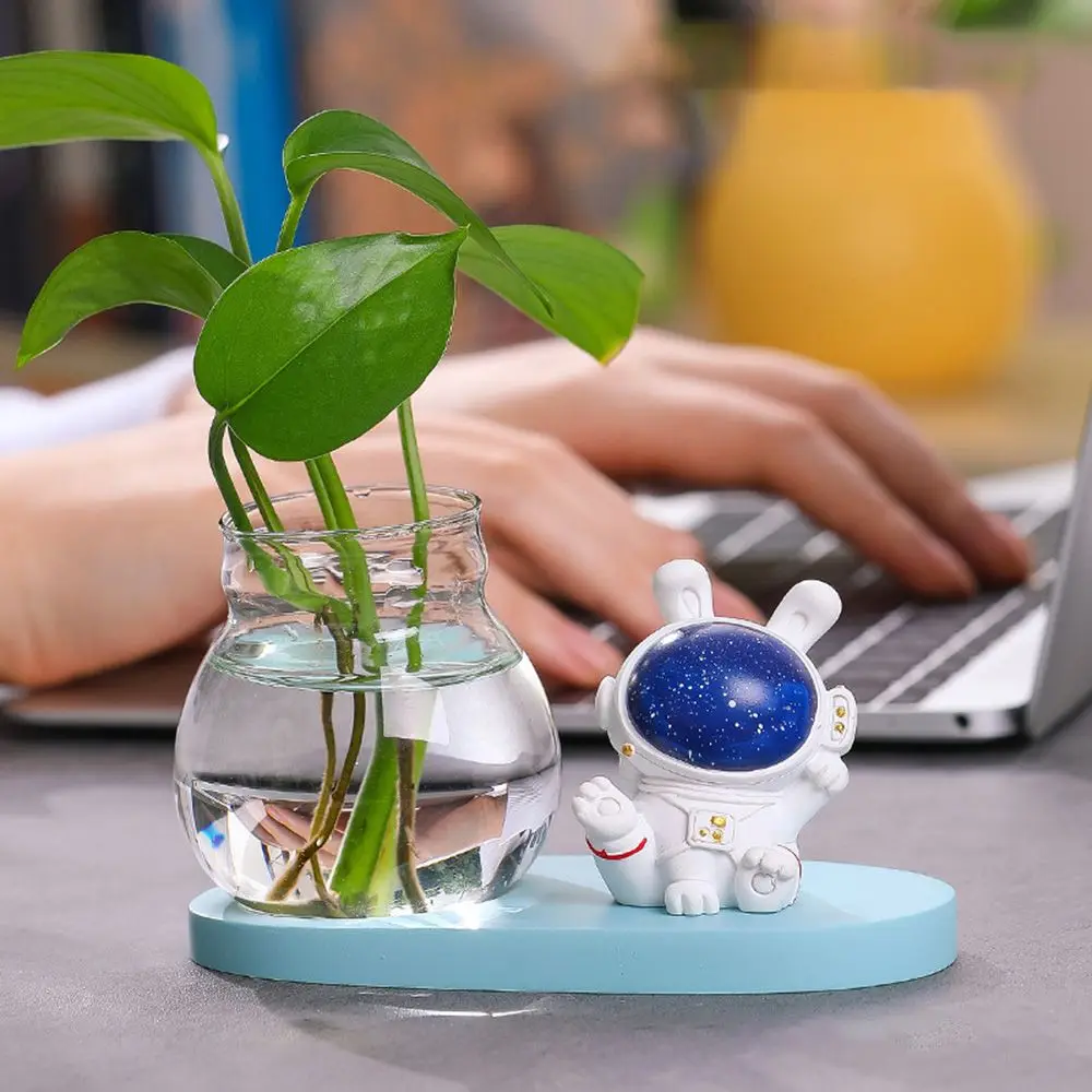 

1PC Simple Resin Astronaut Glass Vase Hydroponic Vase Plant Flower Pot Flower Arrangement Desktop Decoration Office Ornaments