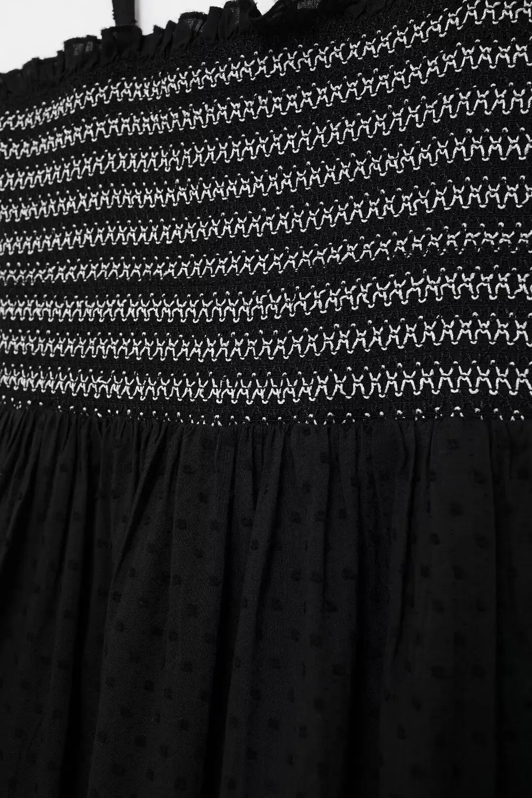 Женское длинное платье с бретельками-спагетти вышивкой