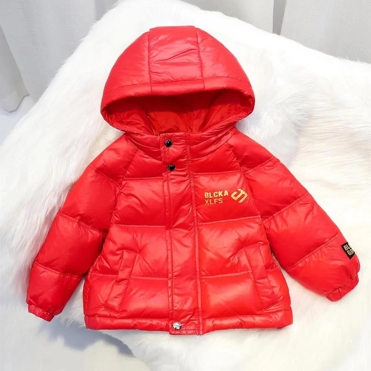 Пуховик детский утепленный с капюшоном модная короткая зимняя куртка черного и