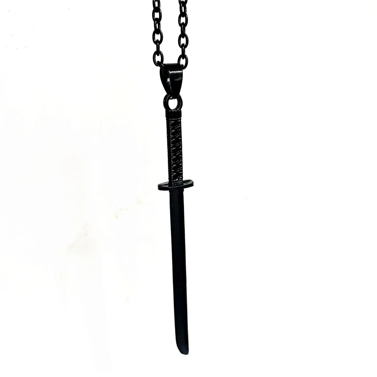 Фото Ожерелье с кулоном в виде меча из титановой стали | Украшения и аксессуары