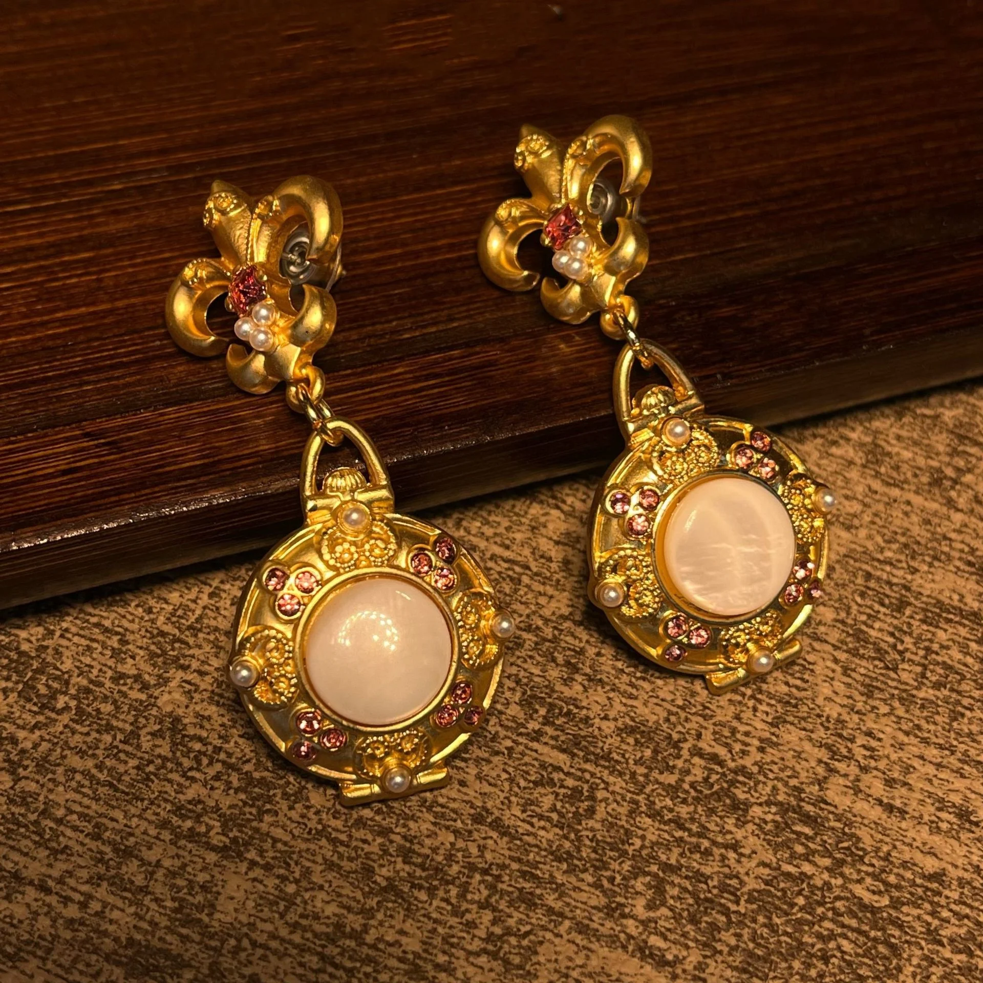 Набор позолоченных серег в винтажном стиле с круглыми высококачественными