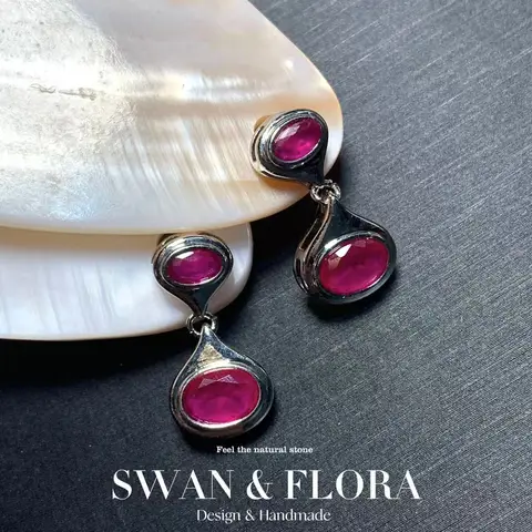 Серьги-гвоздики из серебра 925 с рубином