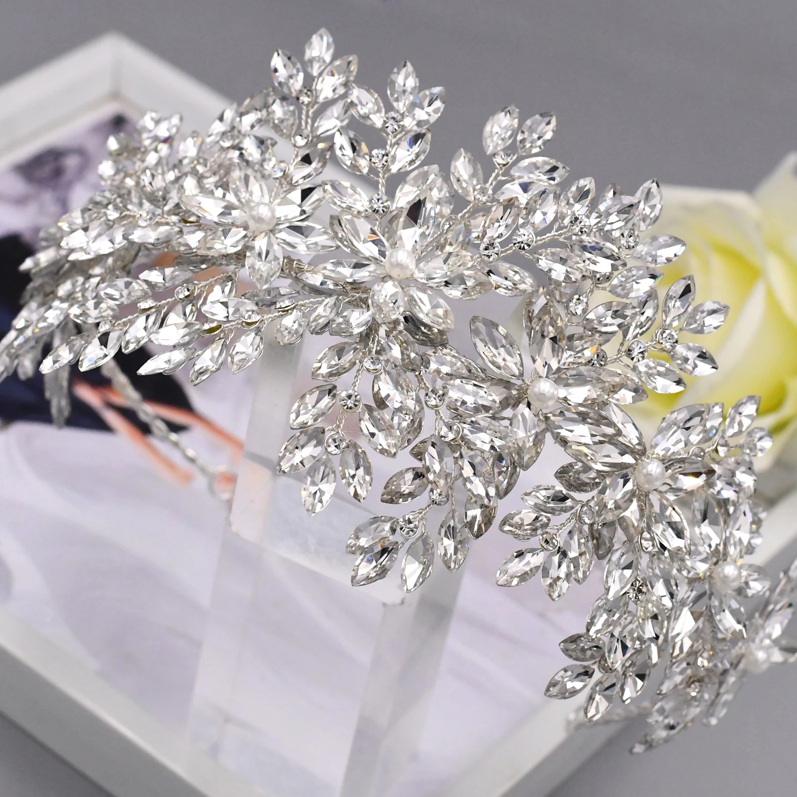 бижутерия эйвон винтаж. Roman holidays бижутерия. Roman holidays бижутерия. элитная бижутерия диадема. Roman holidays бижутерия.