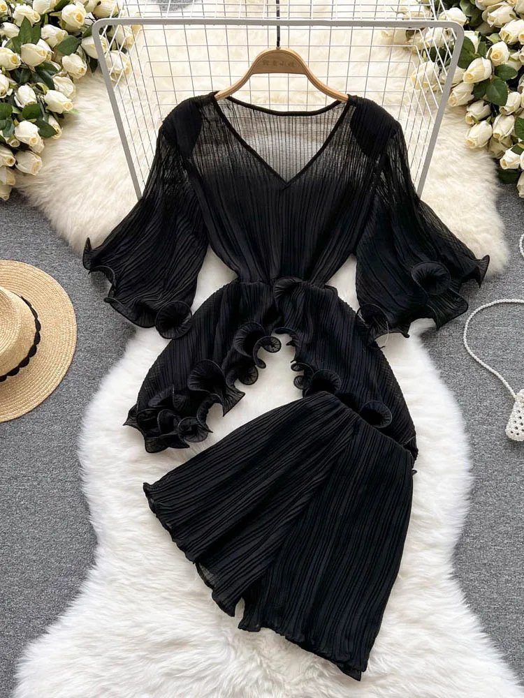 

Summer European Suit New Product Design Pleated Irregular Fungus Edge Chiffon Top All-match Shorts Two-piece Set Women D1227