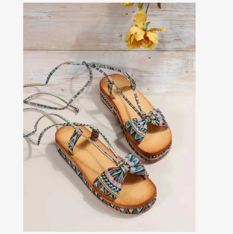 Сандалии женские на танкетке со змеиным принтом модная повседневная пляжная