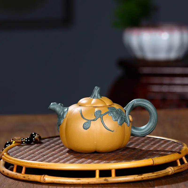 

Yixing purple sand pot handmade raw ore segment mud pumpkin pot two-color household teapot gift tea set gift tea set