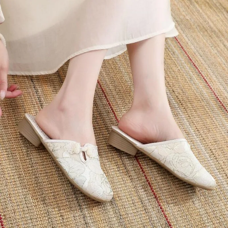 Женские парусиновые сабо с вышивкой винтажные шлепанцы на среднем каблуке