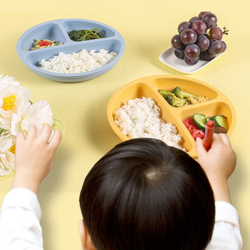 Детская силиконовая тарелка с 4 присосками