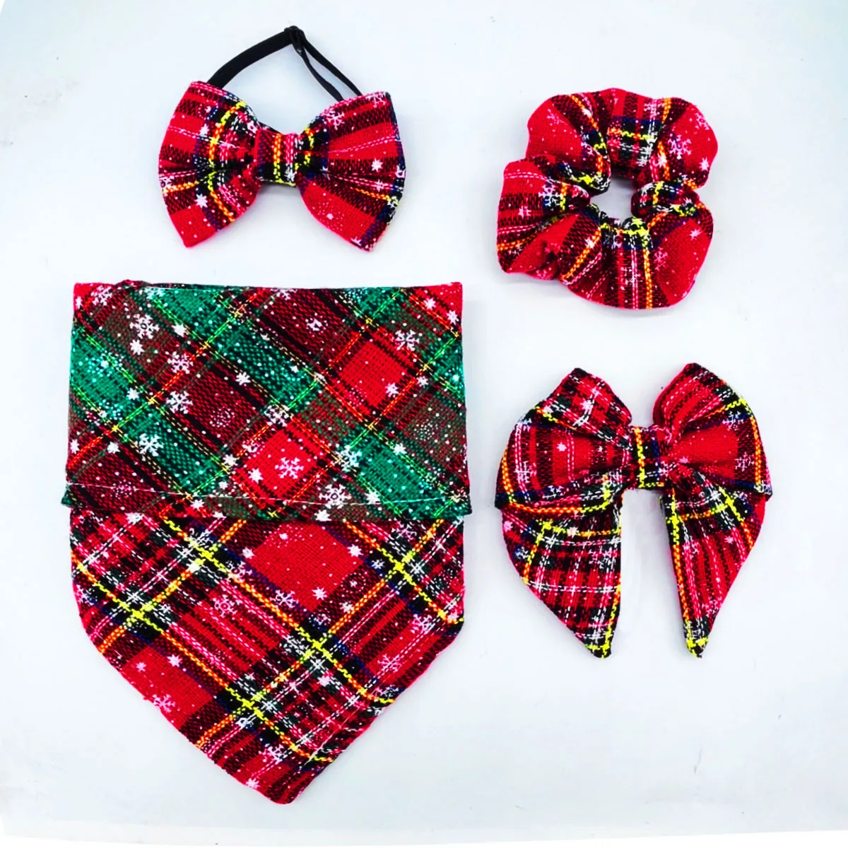 

Рождественские товары для домашних животных, слюнявчик для собак, новое клетчатое четырехкомпонентное слюнявное полотенце для собак, Рожд...