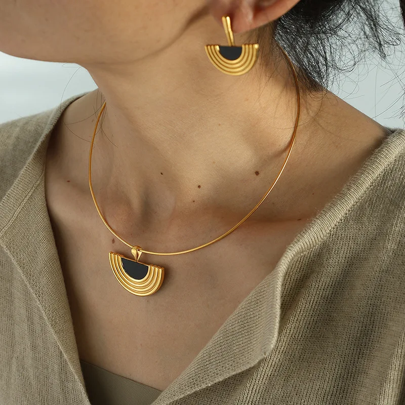 Keen-on винтажное черное акриловое ожерелье с зубчатым кулоном из нержавеющей стали