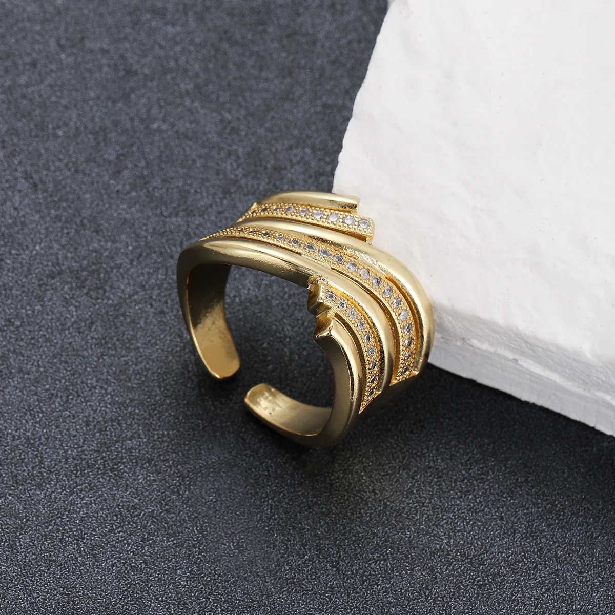 Изысканное женское кольцо в форме сердца с покрытием из 18-каратного золота