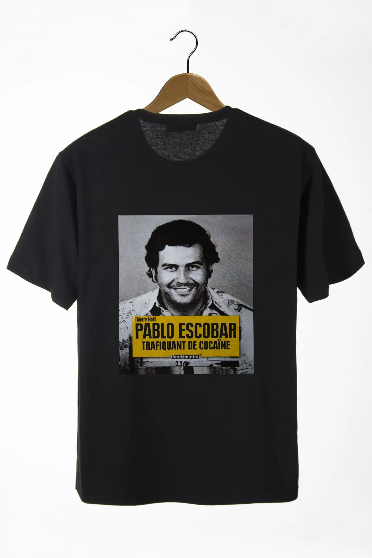 

Мужская черная футболка с принтом Пабло Эскобара на спине, базовая футболка оверсайз с велосипедным воротником 22Y-3400761-4