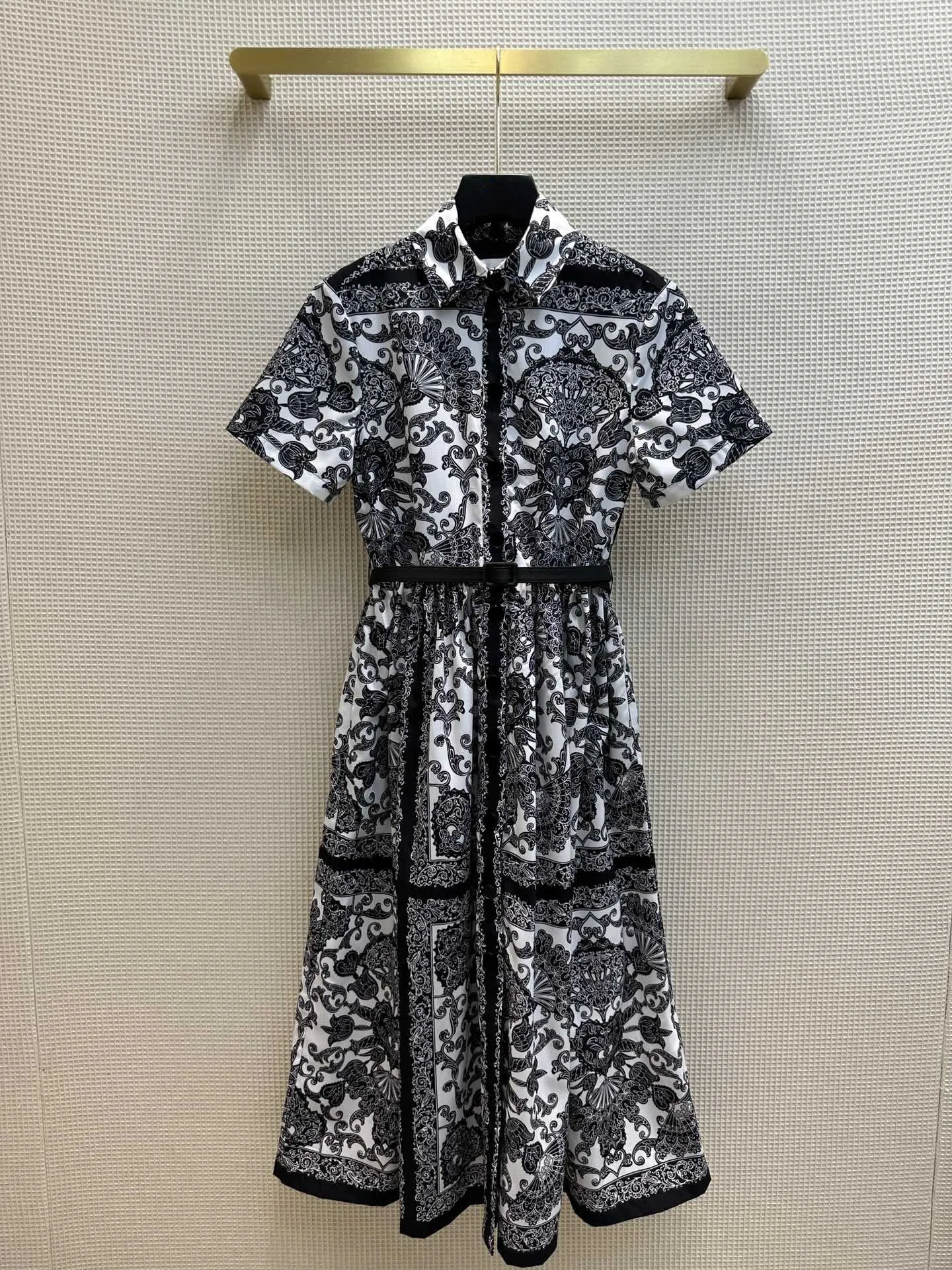 

Vintage white black floral printed short sleeve single breasted dresses belt mid-calf dress 2023 summer