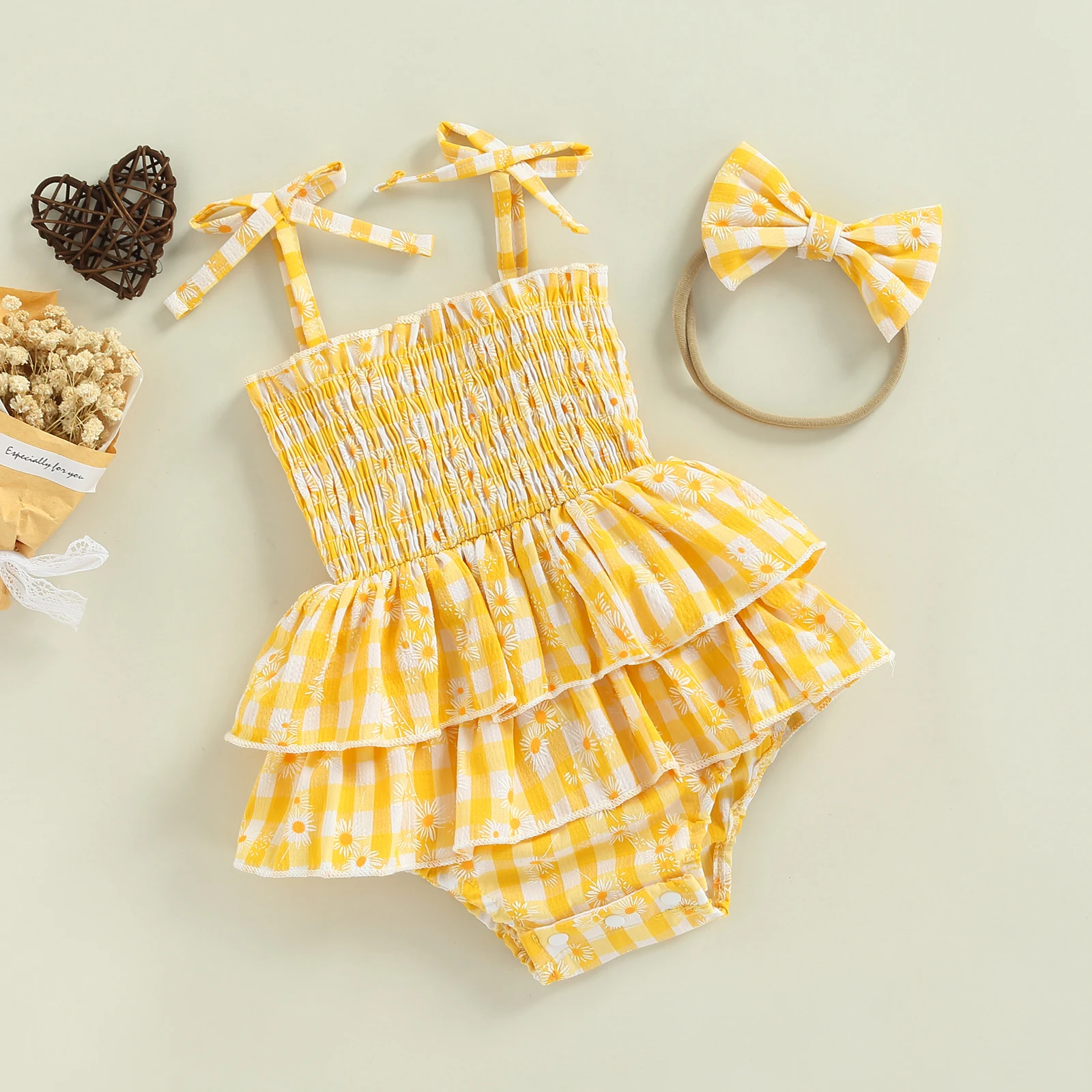 Боди летнее клетчатое с открытыми плечами и цветочным принтом |