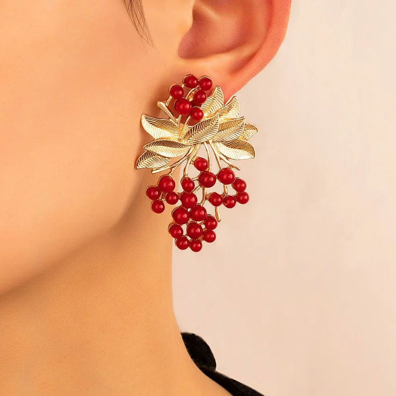 

New 2022 Temperament Alloy Earrings With Simple Leaves And Pearl Pendants