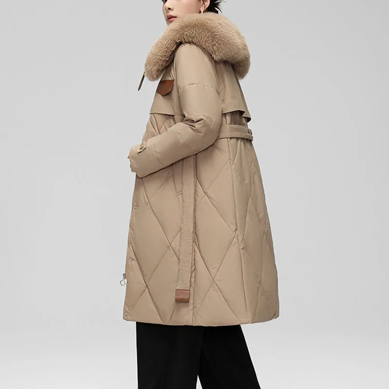 Женская зимняя куртка средней длины с большим меховым воротником тонкая верхняя