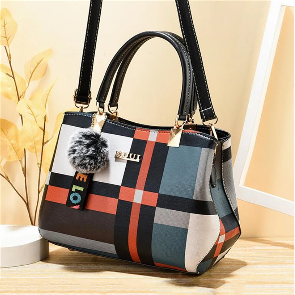 Luxury Designer Handbag for Women 2022 Trend Ladies Crossbody Bags Hairball Women's Shoulder Messenger Bag Brand Leather Totes