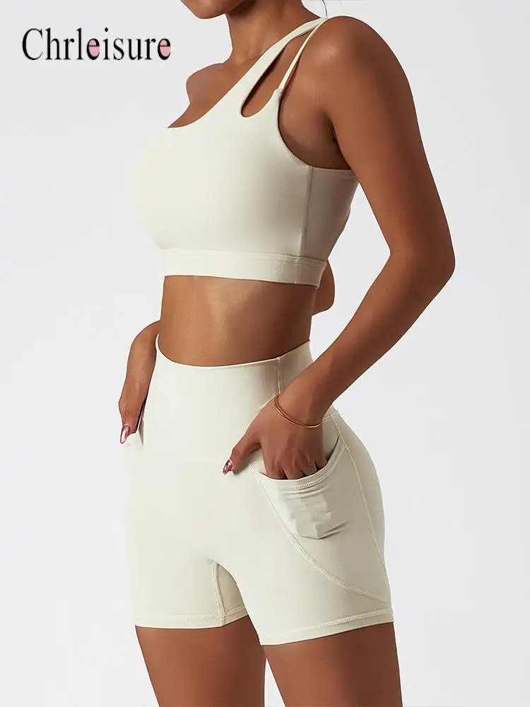 

Женский топ на одно плечо CHRLEISURE, черный бесшовный укороченный топ с лямкой на шее, однотонный пикантный Топ для тренировок, повседневная майка