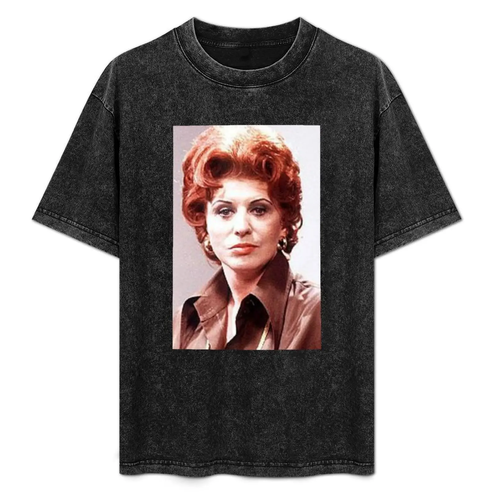 Футболка CORRIE LEGENDS: ELSIE TANNER дешевые вещи футболка с изображением животных для