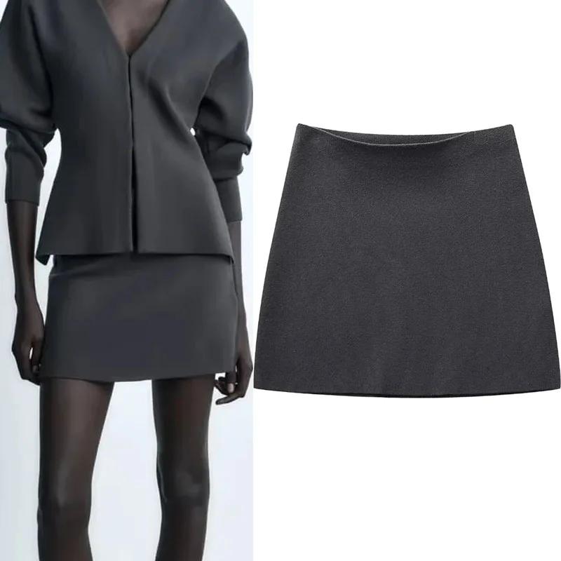 

Костюм трапециевидной вязаной мини-юбки, с высоким эластичным поясом