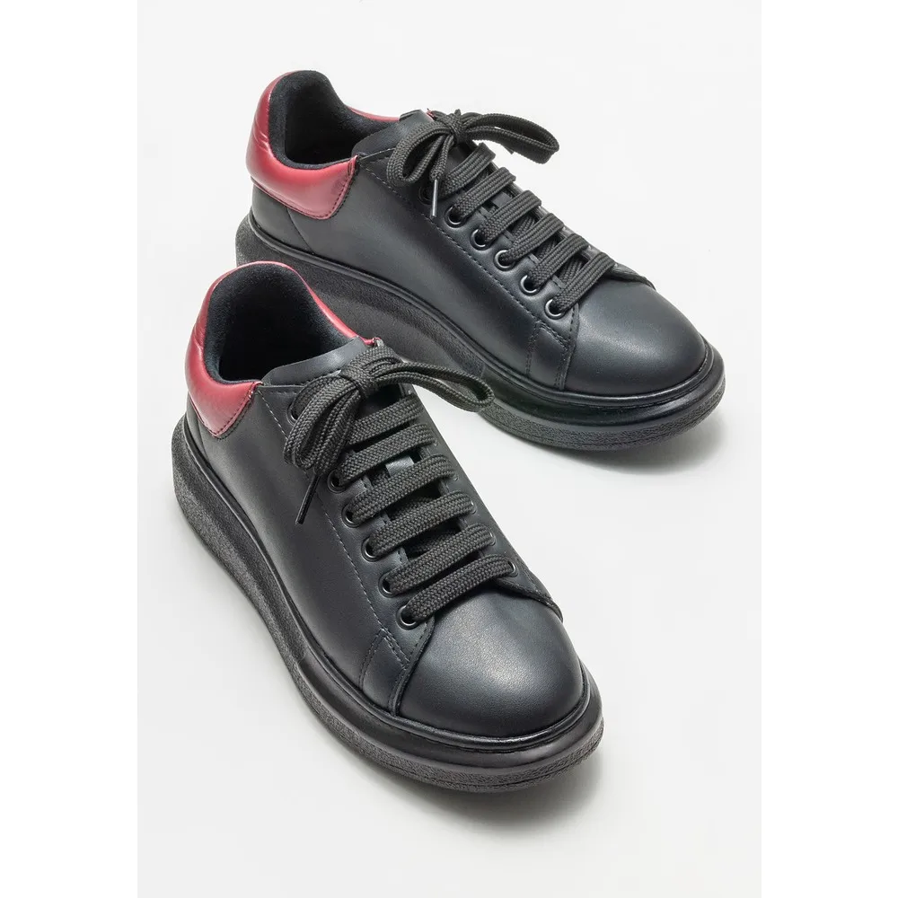 

Белые женские спортивные туфли Dorlie